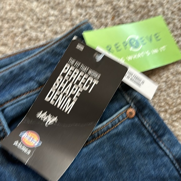 Dickies perfect shape denim skirt. Brand new with tags.  Size 12 size 14 - Picture 5 of 9